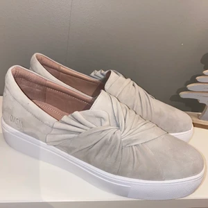 Dasia slip-ons - Superfina skor från Dasia som tyvärr inte kommit till användning. Strl 40.