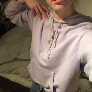 Ljus lila hoodie  - Jag tänke sälja denna hoodie från Monki för att jag har två. Priset går att förhandla. Betalaren står för frakten💜💜💜