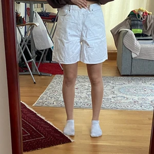 Vita Uniqlo shorts - Superfina men tyvärr för stora:( använd fåtal gånger🤍