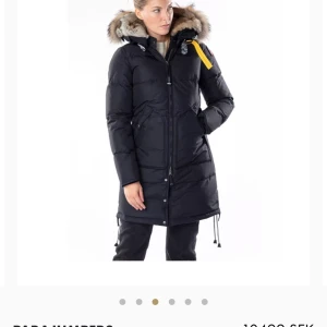 Para jumper - Säljer min nya para jumper,köpt på johnells hemsida.Stolek s,inga skador osv.Säljer då jag inte har användning av den längre!Skriv privat för egna bilder så fixar jag det!Den är såklart äkta!💓Pris kan diskuteras vid snabb avfär!