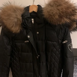 Vinter jacka  - En vinterjacka som har används några gånger bara.