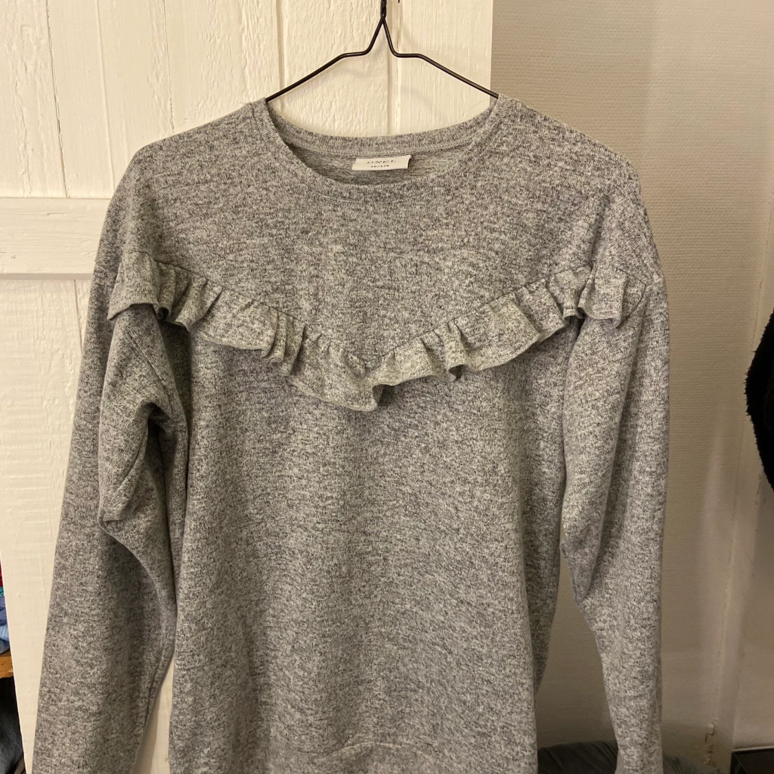 Grå tröja - 91
