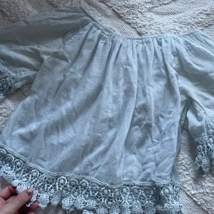 Ljusblå topp - Köpt den på Chelsea i Göteborg för ett antal år sedan. Använd enstaka gång. Storleks lappen är avklippt men skulle säga att den är som en M-L.