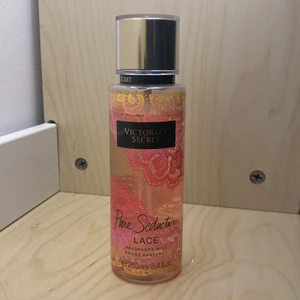 Victoria secret parfym - Har en body mist från Victoria’s Secret i dofte pure seduction som jag inte använder längre💞