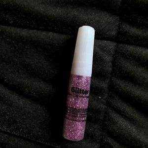 Rosa glitter  - Rosa glitter från depend tror jag! Helt ny och oanvänd 💖