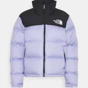 The north face jacka - Superfin och trendig the north face jacka som jag köpte på Zalando förra vintern. Storlek XS men skulle säga att den passa S också. Nypris ca 2500kr! 
