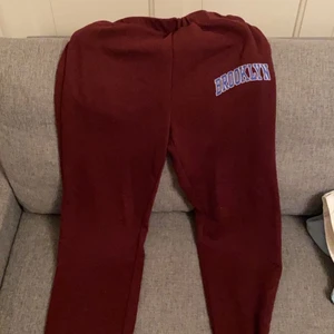 Mjukisbyxor  - Ett par mjukisbyxor ifrån SHEIN i bra skick, väldigt sköna!