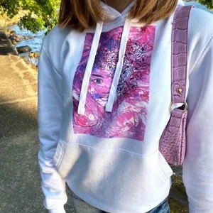 Hoodie - Säljer denna fina hoodie pågrund av att jag inte använder den, väldigt fint skick! ‼️ köparen står för frakten ‼️