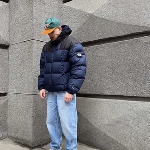 Levis 562 jeans  - Tänker nu sälja mina 562! Jättebra skick och knappt använda😁 första bilden är lånad men om ni är intresserade av andra så skicka privat så löser vi😁😁