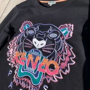 Superfin kenzotröja💖💖 - vet ej vad som hände med kvaliten på bilderna men säljer denna jättefina tröja från Kenzo, knappt använd, nyskick💖💖 köpt på nk