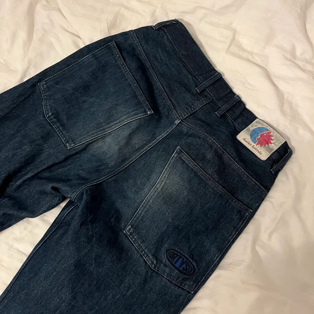 Superbaggy jeans från distrix fortysix! Originalpris 799kr. Söker en ny ägare som har bättre användning av dem än mig🙏. Jeans & Byxor.