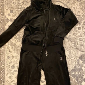 Juicy couture set - Supersnyggt juicy couture set. Använd inte en gång och är som ny. 