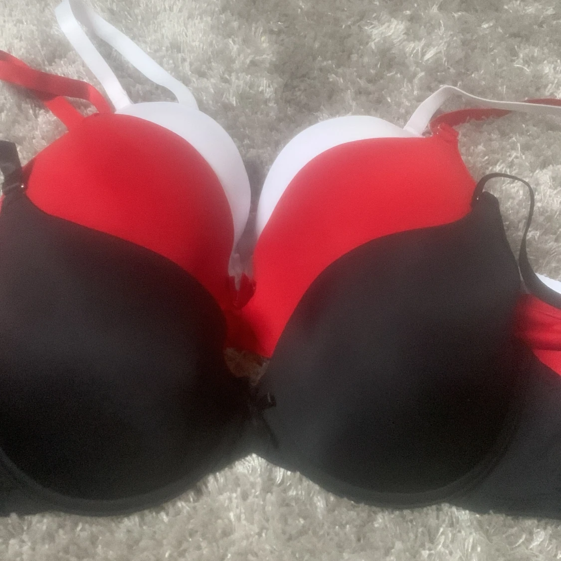 Dessa BH är 85C 