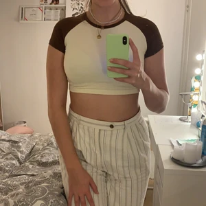 Brun topp - Säljer en brun/beige topp från shein i storlek S🤎