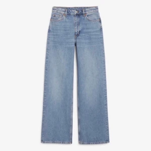 Yoko jeans från monki - Yoko jeans i storlek 36. säljer pga för små. Skriv för fler bilder!