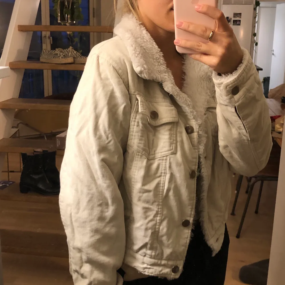 White /beige cord and fur jacket i bought vintage. Jackor.