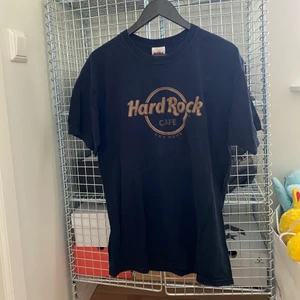HARD ROCK CAFÉ T-SHIRT - T-shirt från Hard Rock Café Key West. Bra skick. Storlek L, oversized fit.