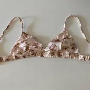 Bralette från bikbok storlek S oanvänd