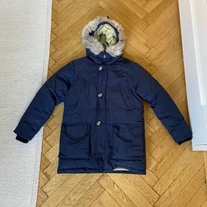 Svea navy smith vinterjacka  - Svea navy storlek S. Använd men i gott skick. Varm. 