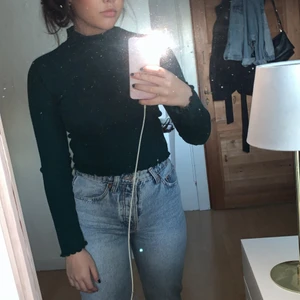 Grön tröja xs - Grön tröja med högre hals från Gina