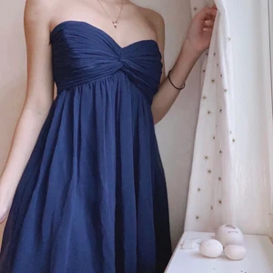 ✨💙 marin blå nelly festklänning 💙✨ - helt ny chiffonklänning!! helt oanvänd för den glider tyvärr ner lol #ittybittycommunity. frakt tillkommmer eller möts upp gratis i gbg! kontakta vid frågor! 💌 
