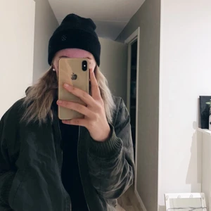 Grön bomberjacka  - Grön bomberjacka från Lager157. Strl S men passar även M skulle jag säga 💚