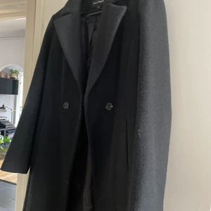 Kappa - Svart kappa från kappahl, använd kanske 2 ggr