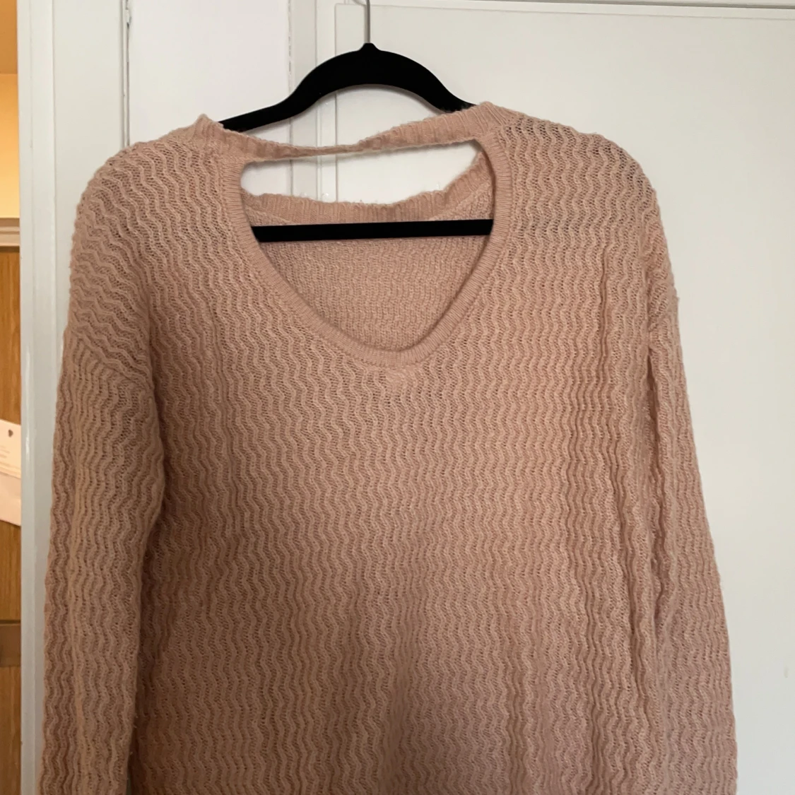 Beige tröja med öppen rygg  - 90