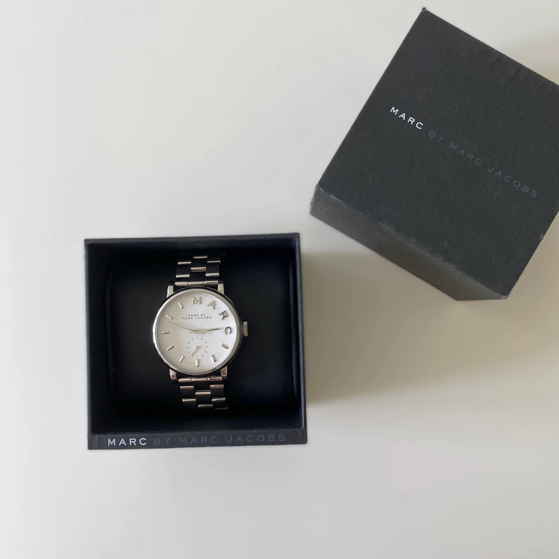 Silvrig Marc Jacobs klocka