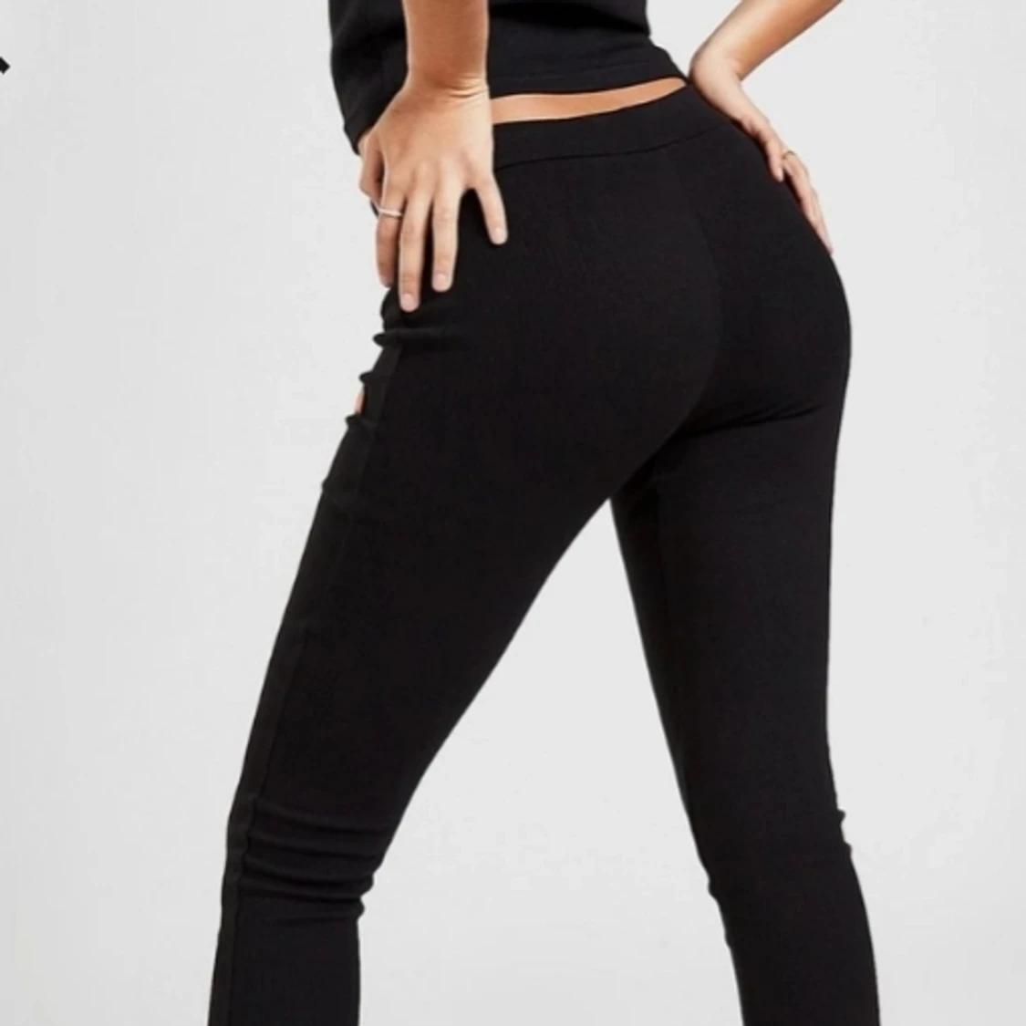 Ellesse flared byxor storlek s