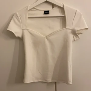 Topp - Jätte snygg topp från Gina i storlek S. Säljer pga passar inte mig.