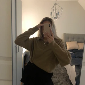 StickadZipup - Säljer min stickade Zipup-kofta🤎tveka inte att höra av dig om du undrar över något!