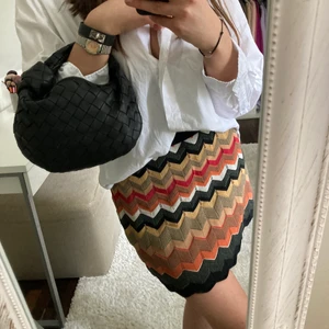 Missoni mini kjol - En riktig klassiker. Mini kjol från missoni, otroligt bra skick och så snygg till alla möjliga årstider. Säljs till högsta bud + frakt 