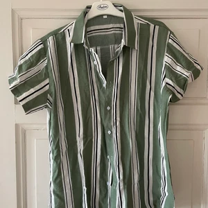 Skjorta strl L - Kortärmad skjorta