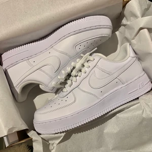 Nike Air Force 1 - Intressekoll, helt nya i lådan storlek 40/40,5😍 Kan hämtas i Karlaplan annars står för frakt! 