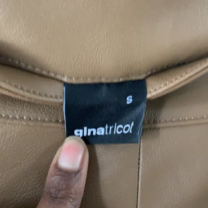 Gina tricot skin byxor strl S - Brun skin byxa från Gina tricot 