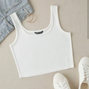 Ribbad top - Säljer denna helt nya ribbade toppen från SHEIN då den inte riktigt kändes som jag. Den passar en xs-s då den är strechig🥰