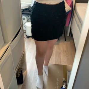 Svart kjol från Ellos i strl 38 - Svart kjol från Ellos i strl 38 