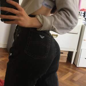 Armani Jeans i comfortfit modell storlek 27. Älskade men använder inte längre så tänker att de är bättre att de går vidare till någon som kommer att avnvönda de mer❤️