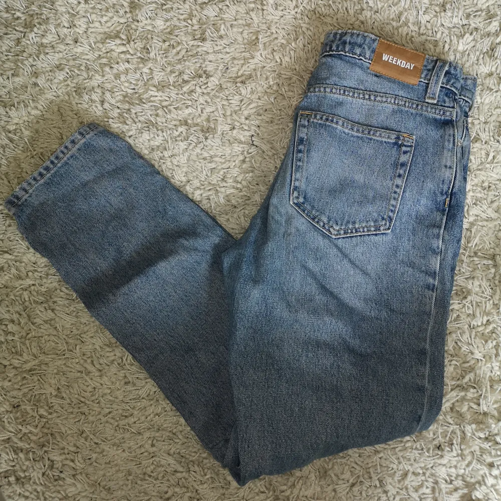 Snygga jeans i rak passform och high-waist💙 Jeansmodell: 