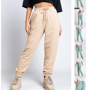 Stora mjukisbyxor - Ifrån madlady och nypris är 399kr. Har ej använt så mycke då jag känner mig lite för lång för denna passform (176cm). Vill gärna bli av med då de tar onödig plats🥰 120kr + frakt!