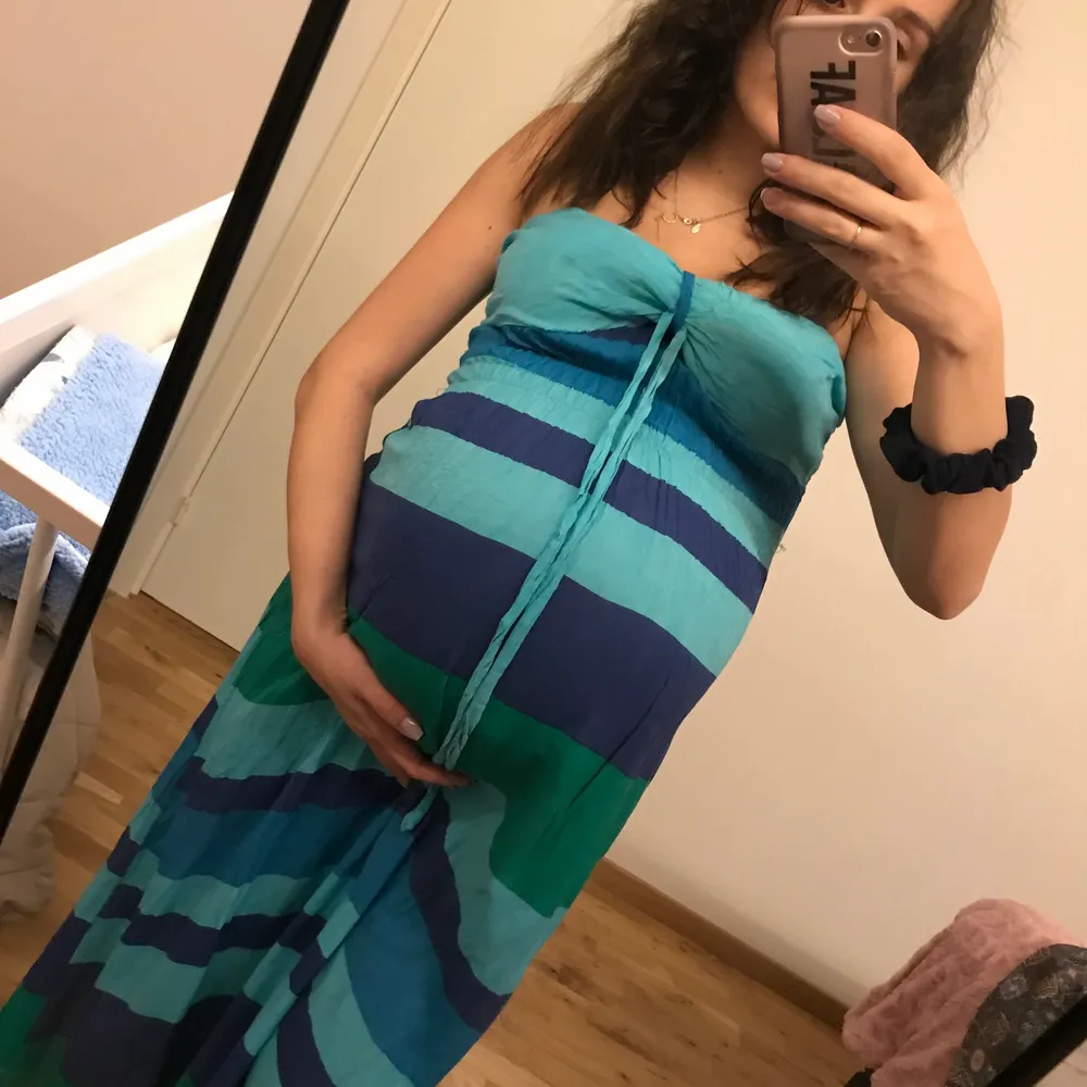 Maxi summer dress, very very belly friendly, can use it during the pregnancy but looks good on anyone. Can send more pictures if interested. . Klänningar.