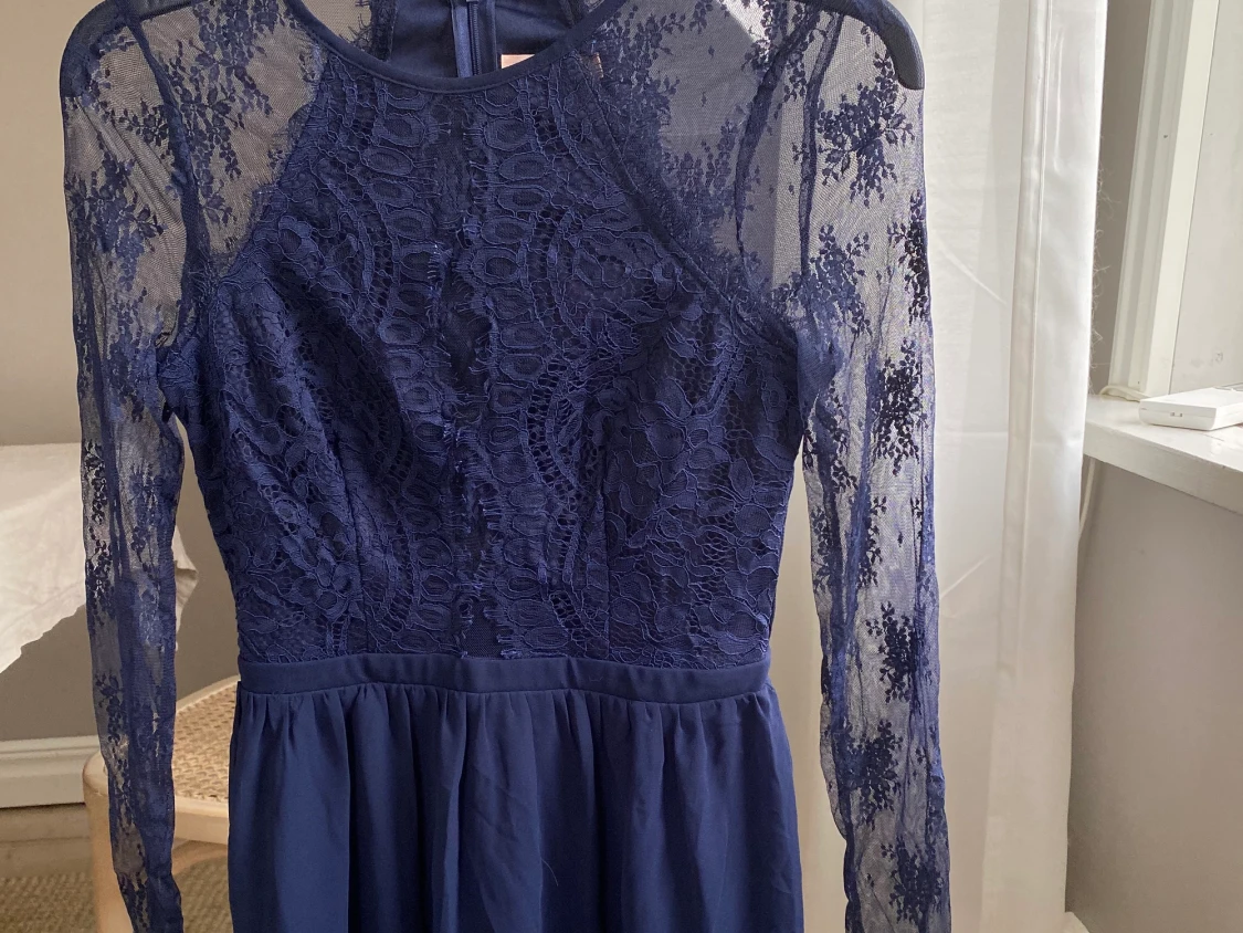 NLY EVE marinblå klänning, spets, skaterdress, storlek 34 - 91