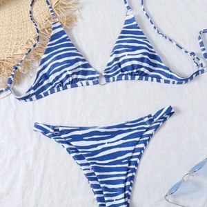 Bikini - Säljer denna superfina bikinin. Den är helt ny, fick hem den igår 27 april, men den var inte riktigt min stil. Den är i storlek M, men sitter mer som en S. Köparen står för frakten 💕