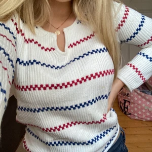 Tröja - Så fin pippitröja i stl. Xs, men passar även S och M. Kan mötas upp i Sthlm, annars står köparen för frakt❤️