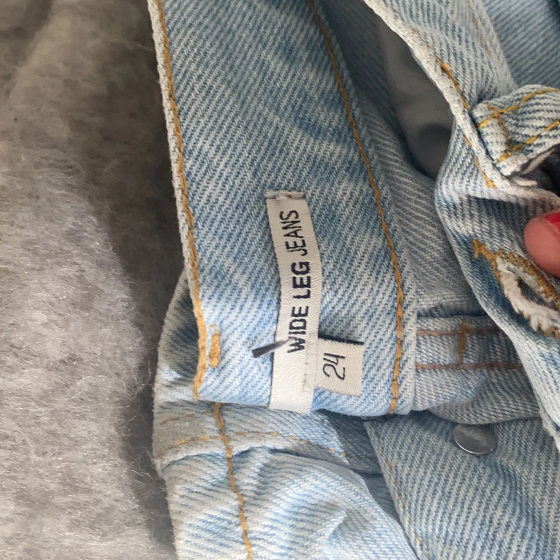 Mid-waist jeans - 90