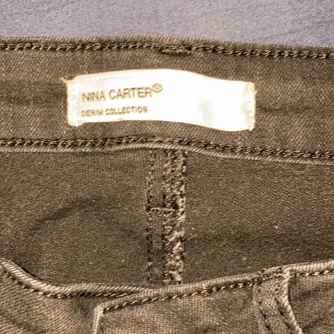 Gråa jeans med slits  - 91