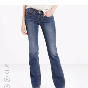 LEVI’S 715 Bootcut / LEVI’S JEANS - 💙 Levi’s 715 Bootcut med slitning på ena knät, i fint skick!  ✨ Storlek 28 (motsvarande ca M) ✨ Skickas spårbart med PostNord skicka lätt ✨ Betalning via swish