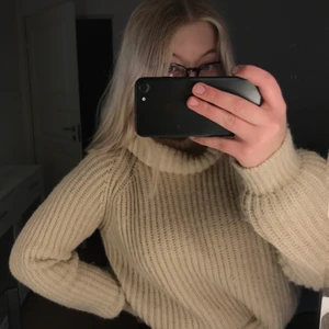 Stickad tröja  - Från Kappahls barnavdelning men passar xs/s jag bjuder på frakten💕