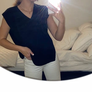 Stickad Väst - Snygg stickad väst från hm, använd ca 2ggr säljer då den aldrig kommer till användning✨✨